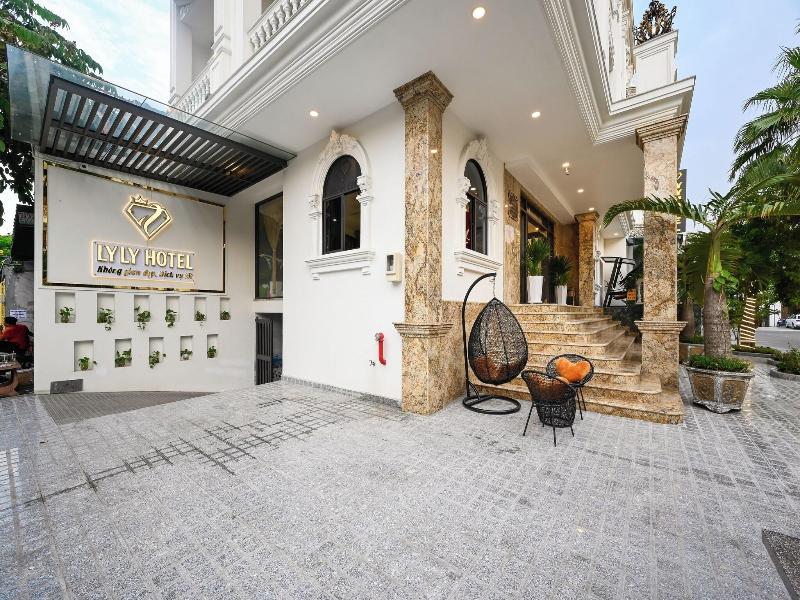 Ly Ly Hotel 2 image