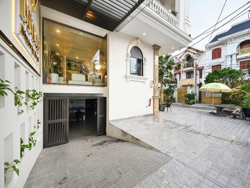Ly Ly Hotel 2 image