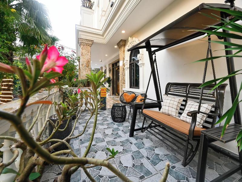 Ly Ly Hotel 2 image