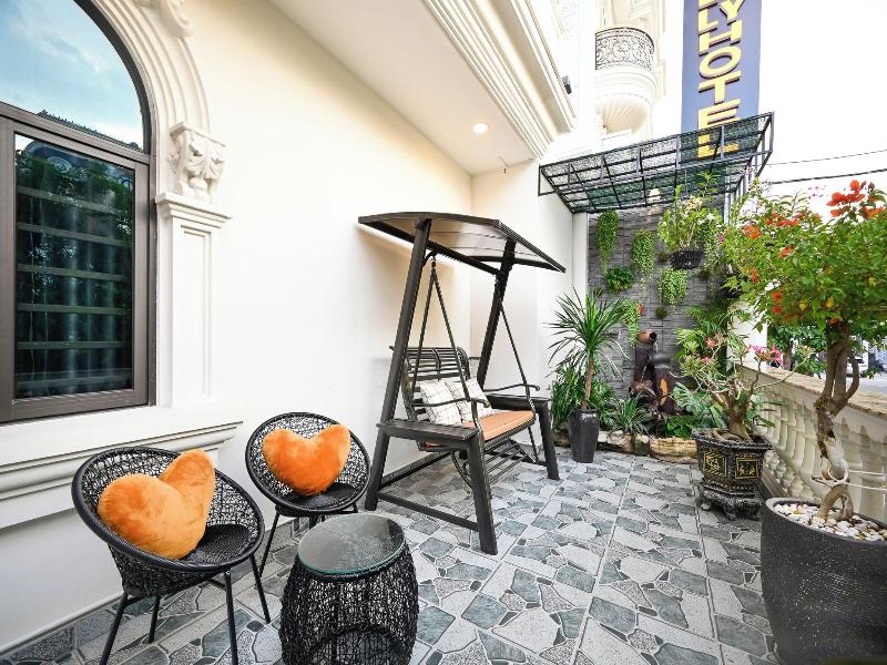 Ly Ly Hotel 2 image