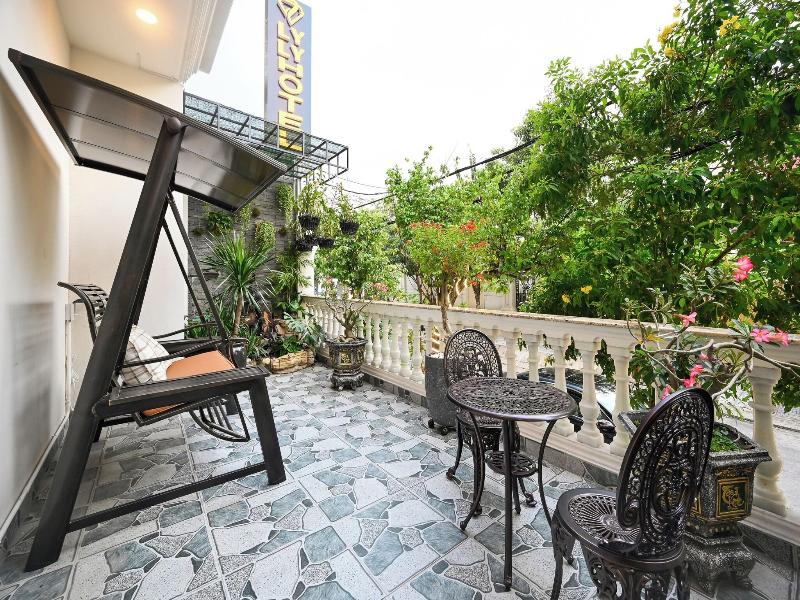 Ly Ly Hotel 2 image