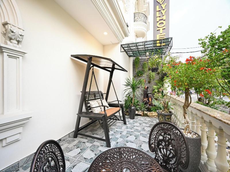 Ly Ly Hotel 2 image