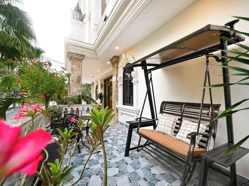 Ly Ly Hotel 2 image