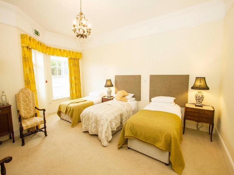 Emlagh House image