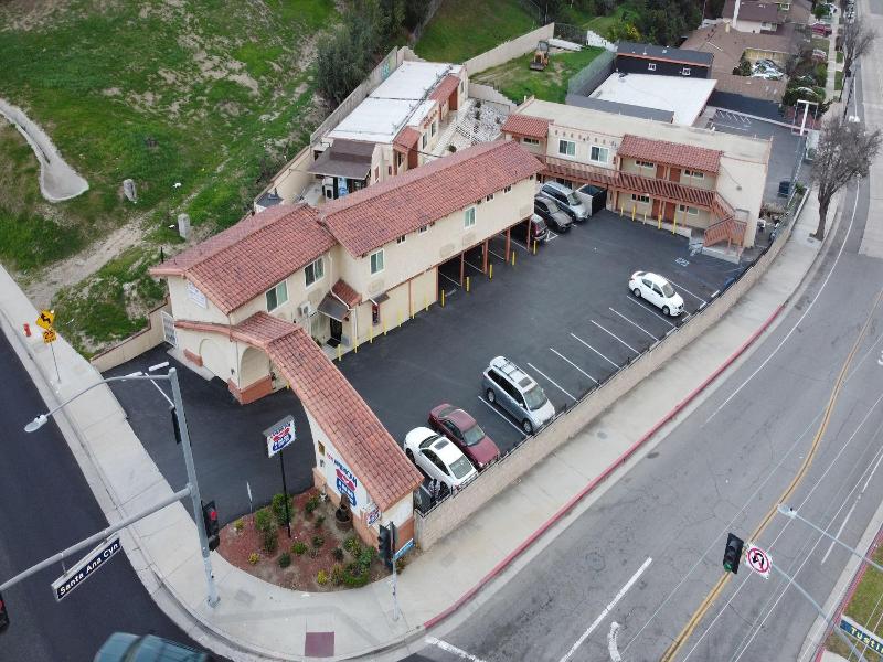 New American Inn And Suites image
