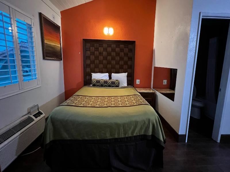 New American Inn And Suites image