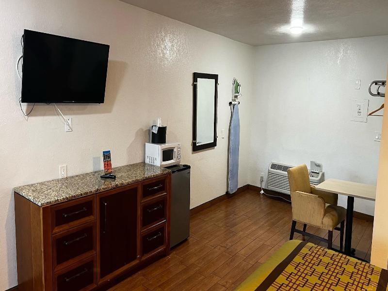 New American Inn And Suites image