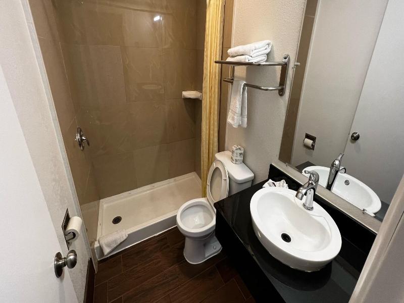 New American Inn And Suites image