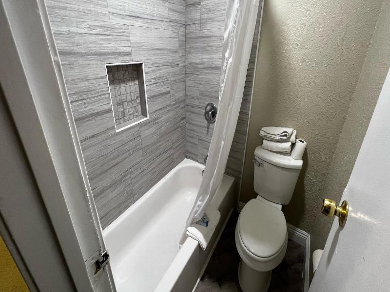 New American Inn And Suites image