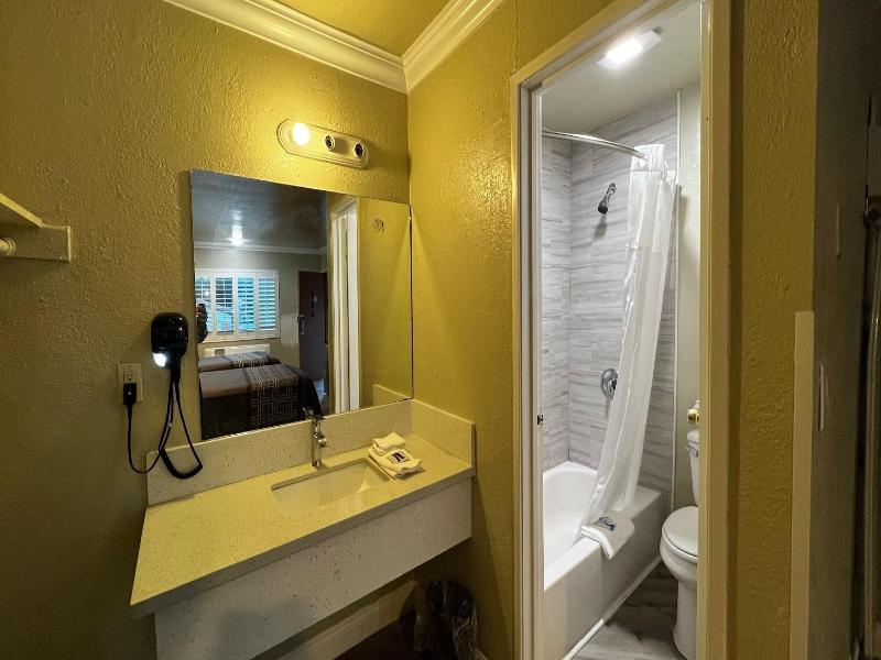 New American Inn And Suites image