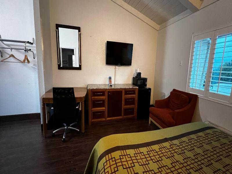 New American Inn And Suites image