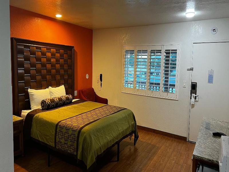 New American Inn And Suites image