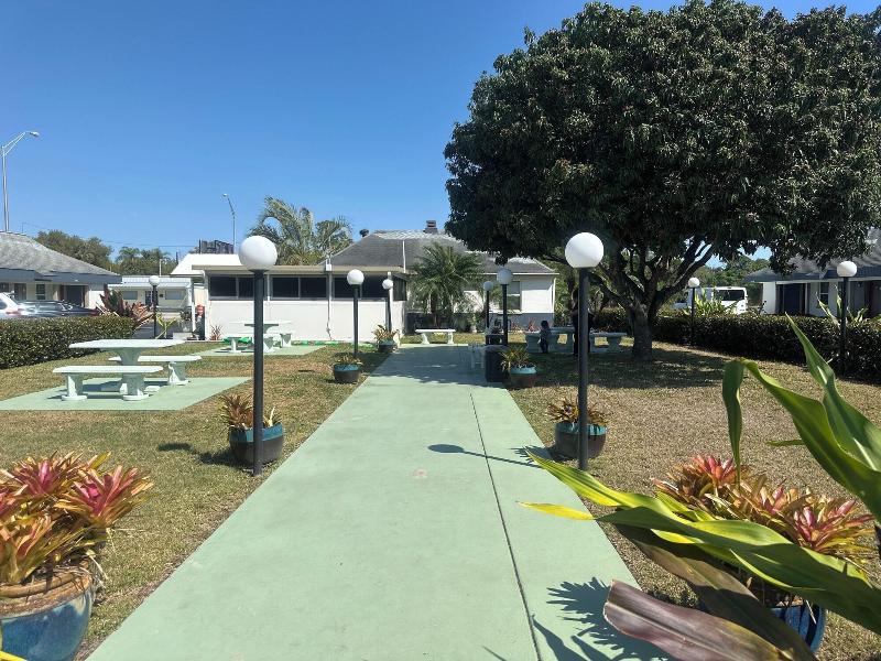 Tropical Palm Motel image