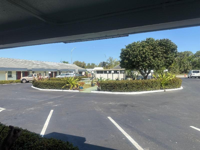Tropical Palm Motel image