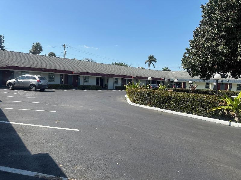 Tropical Palm Motel image