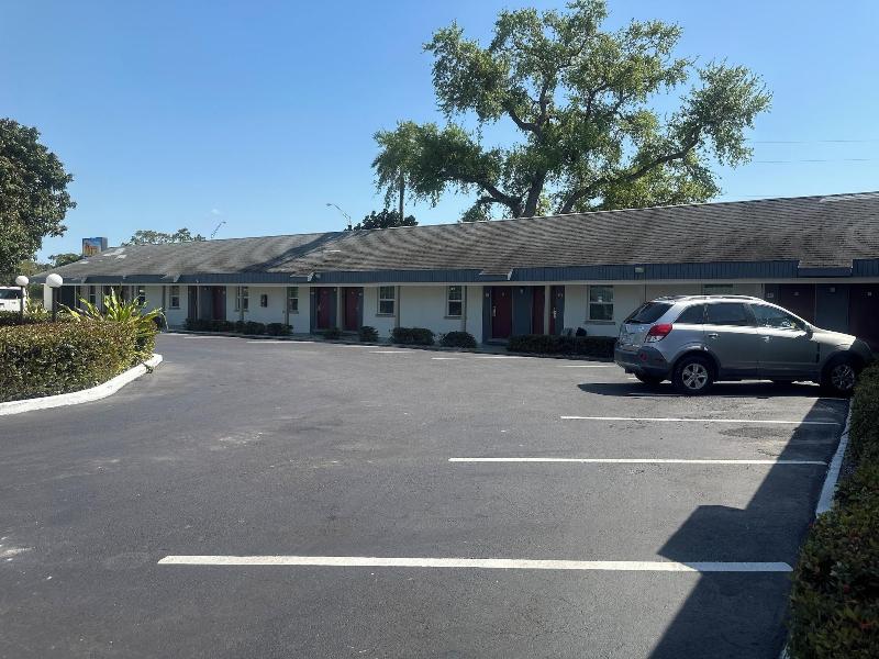 Tropical Palm Motel image