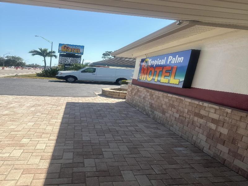 Tropical Palm Motel image