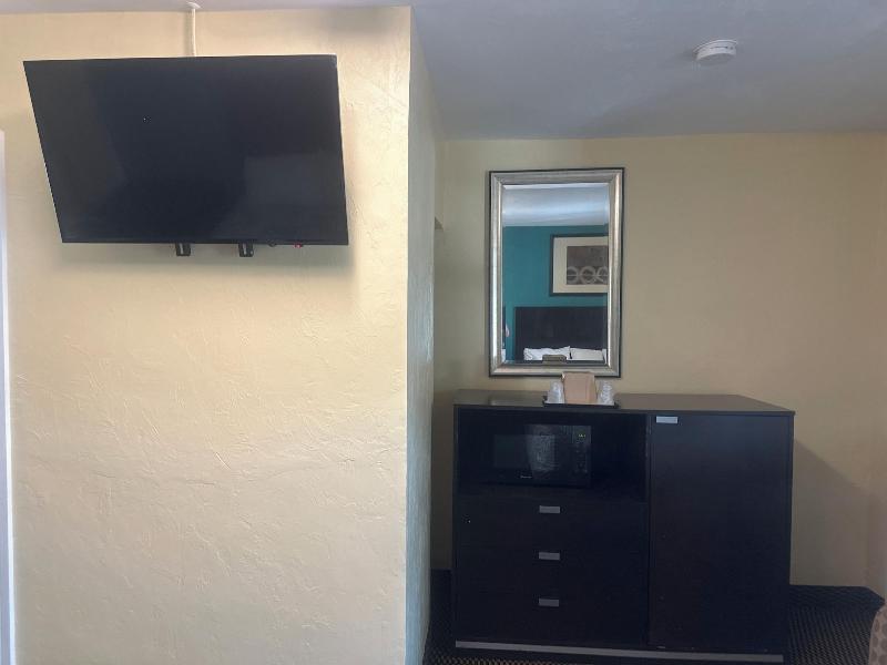 Tropical Palm Motel image