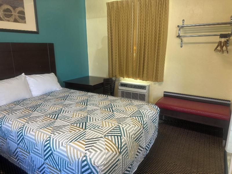 Tropical Palm Motel image