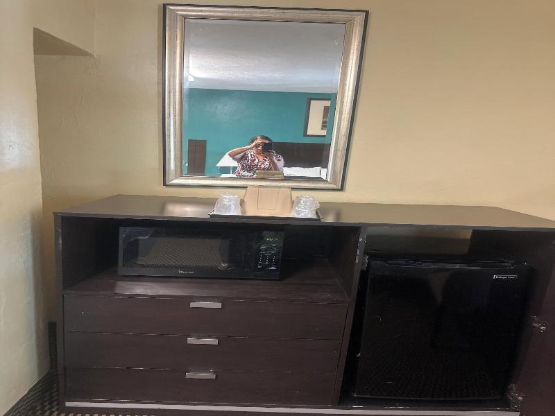 Tropical Palm Motel image