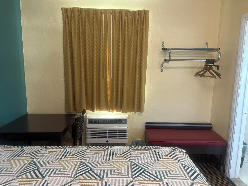 Tropical Palm Motel image