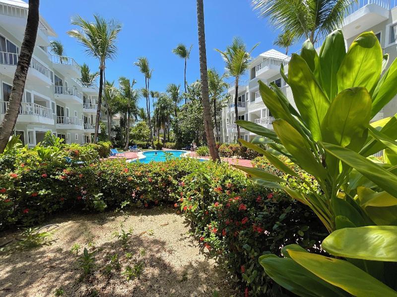 Punta Cana Paradise Studios Beach Pool image