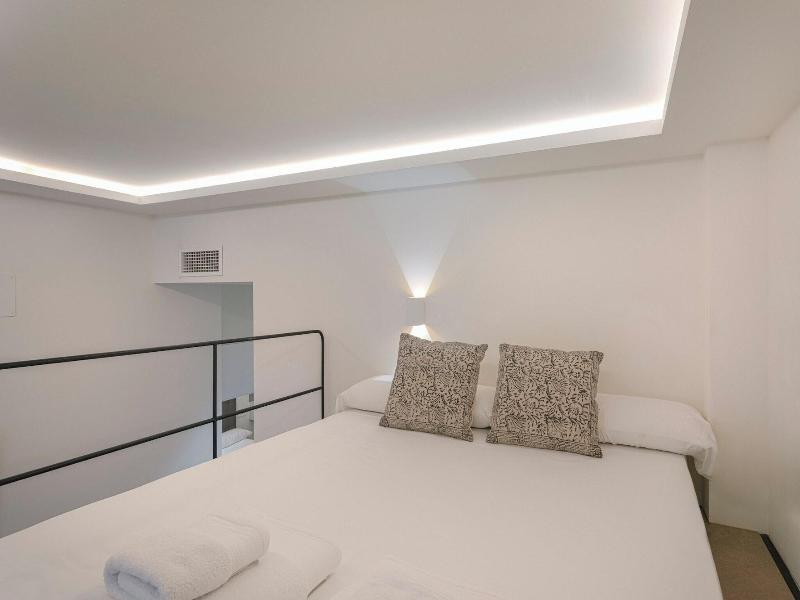 Fresh Velazquez Apartments image