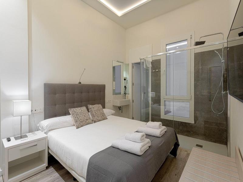 Fresh Velazquez Apartments image