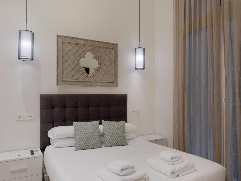 Fresh Velazquez Apartments image
