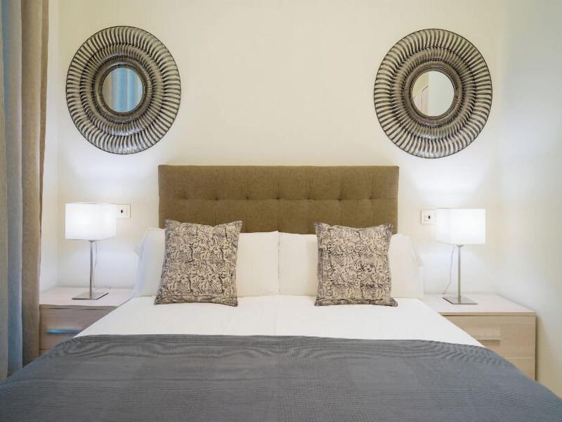 Fresh Velazquez Apartments image