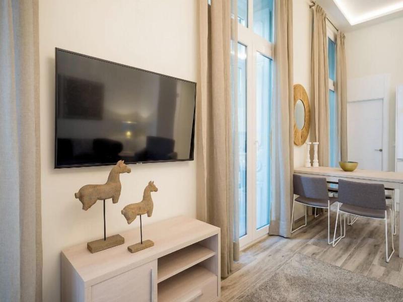 Fresh Velazquez Apartments image