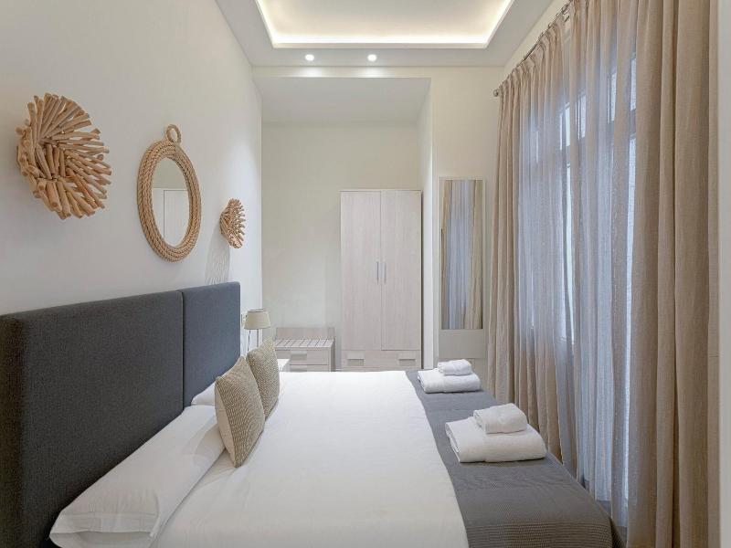 Fresh Velazquez Apartments image