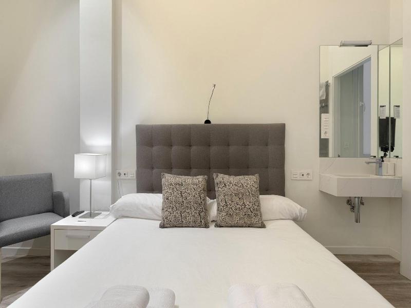 Fresh Velazquez Apartments image
