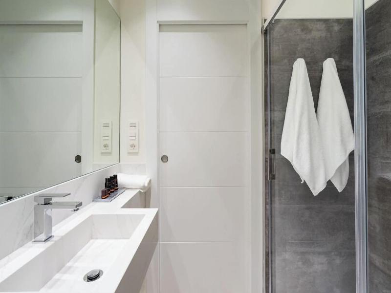 Fresh Velazquez Apartments image