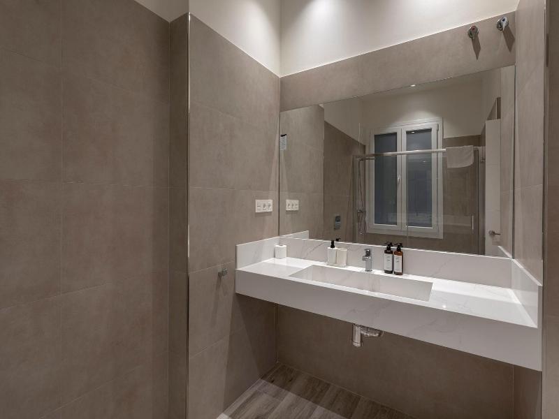 Fresh Velazquez Apartments image