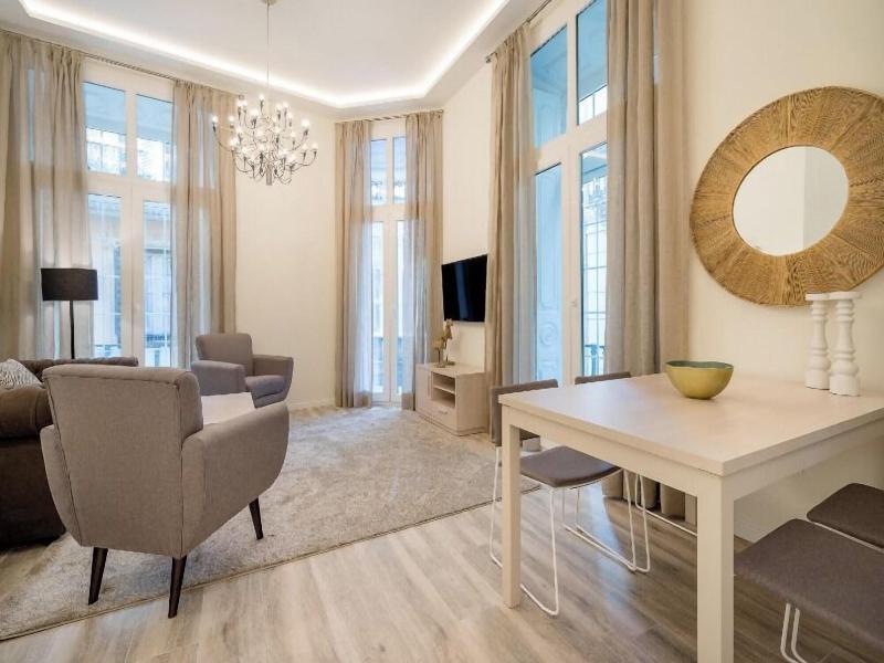 Fresh Velazquez Apartments image