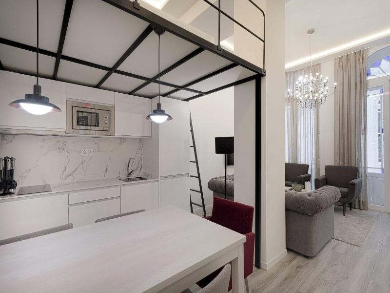 Fresh Velazquez Apartments image
