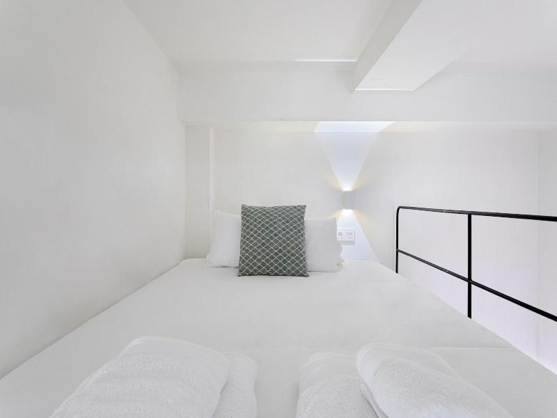 Fresh Velazquez Apartments image