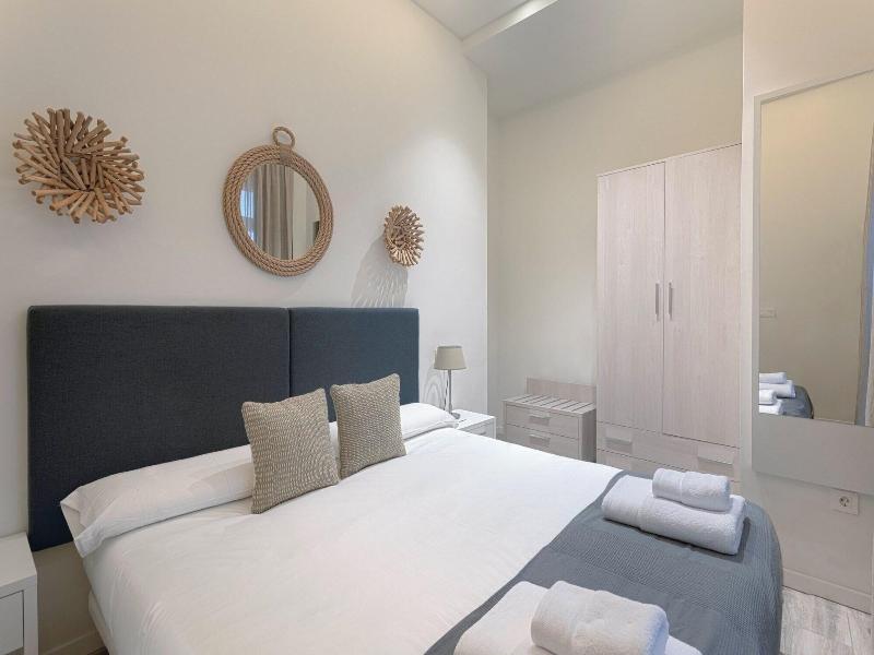 Fresh Velazquez Apartments image