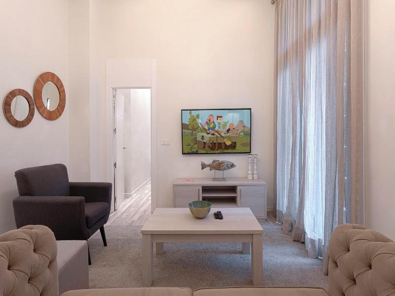 Fresh Velazquez Apartments image