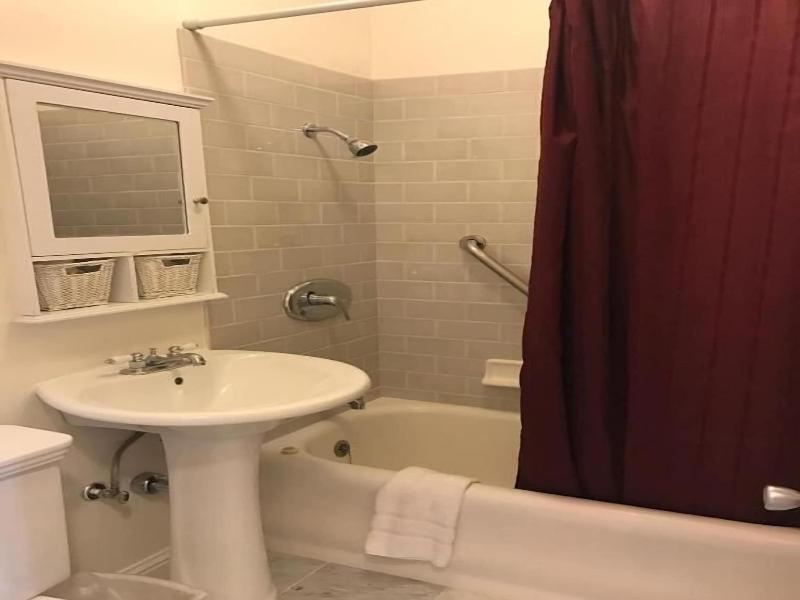 Mayflower Hotel image
