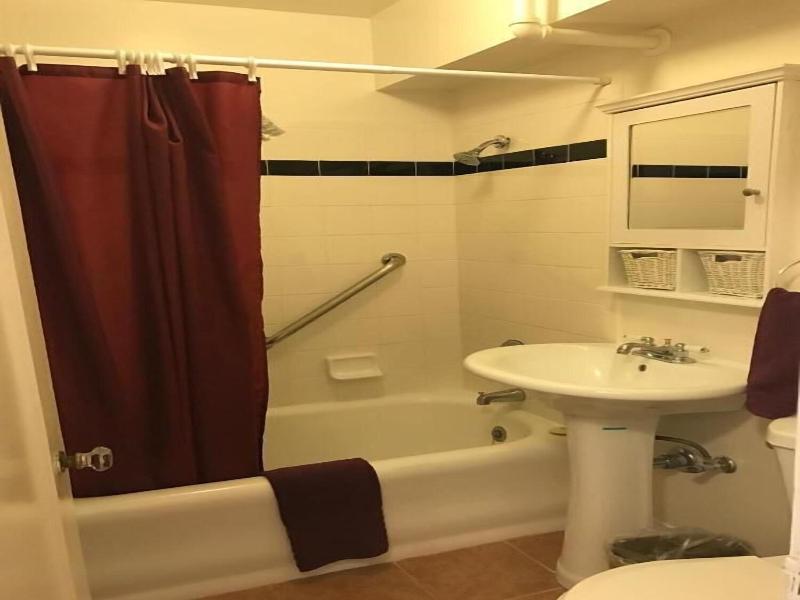 Mayflower Hotel image