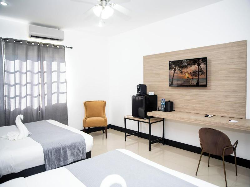 Pickwick Park View Hotel image