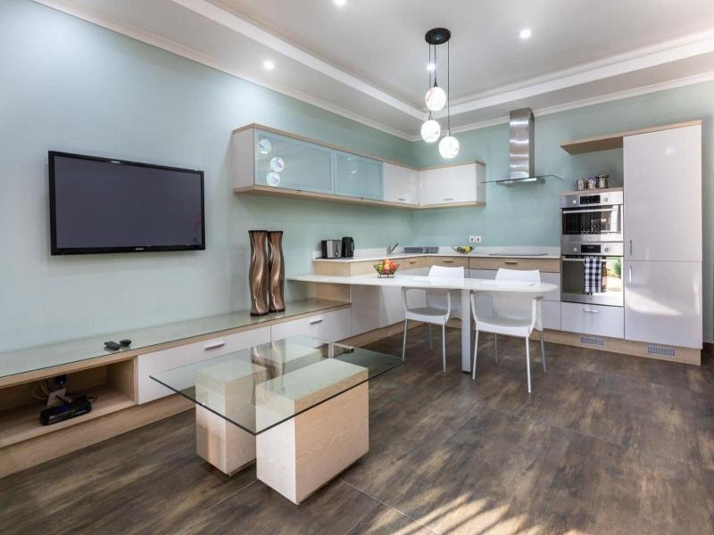 Fallsway Suites image