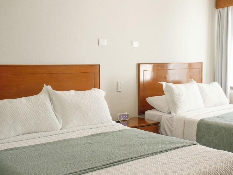 Costa Elegante Hotel & Suites image