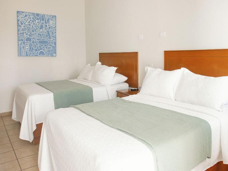Costa Elegante Hotel & Suites image