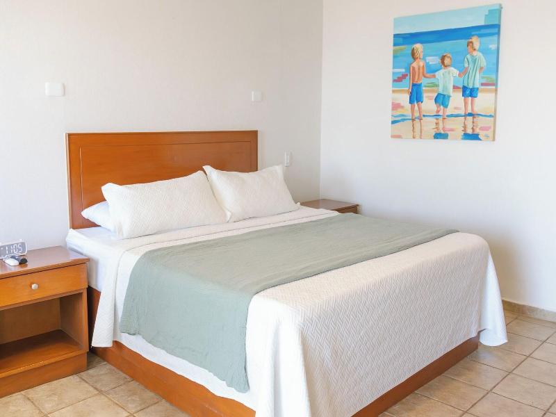Costa Elegante Hotel & Suites image