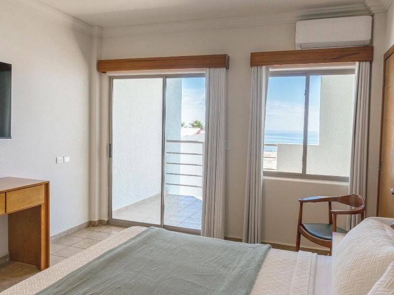 Costa Elegante Hotel & Suites image