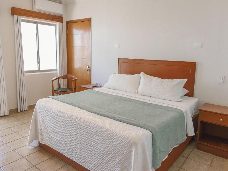 Costa Elegante Hotel & Suites image