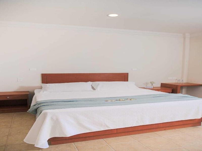 Costa Elegante Hotel & Suites image